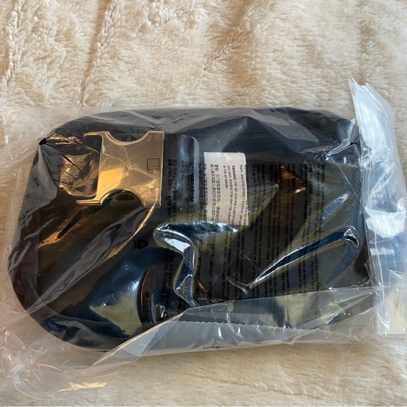 NWT Lululemon Velour Everywhere Belt Bag - Picture 2 of 9